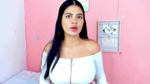 Snapshot of amanda_lorense chatting on 10.03.25 Thalia online show from 10.03.25