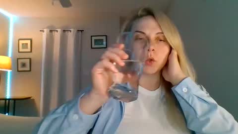 Snapshot of amandainbloom chatting on 11.14.25 Amanda online show from 11.14.25