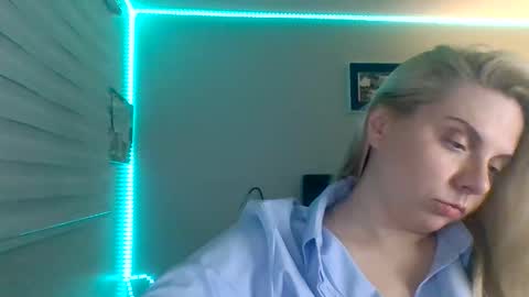 Snapshot of amandainbloom chatting on 11.26.25 Amanda online show from 11.26.25