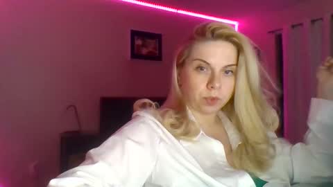 Snapshot of amandainbloom chatting on 12.02.25 Amanda online show from 12.02.25