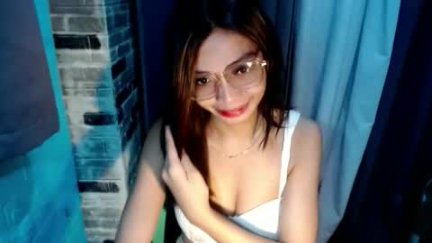 Snapshot of amarabellax chatting on 05.24.26 BELLA online show from 05.24.26