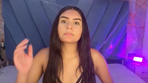 Snapshot of amarahanks_ chatting on 11.03.25 amarahanks_ online show from 11.03.25