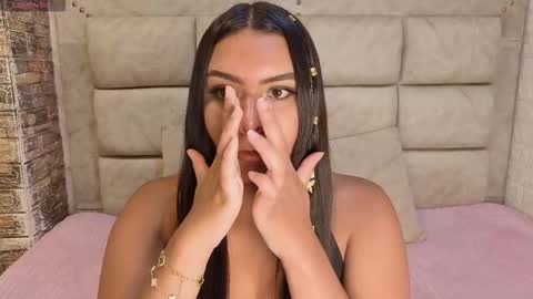 Snapshot of amarahanks_ chatting on 12.19.25 amarahanks_ online show from 12.19.25