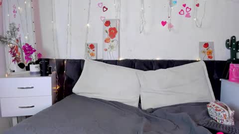 Snapshot of amaramoon_ chatting on 11.05.25 AmaraMoon online show from 11.05.25