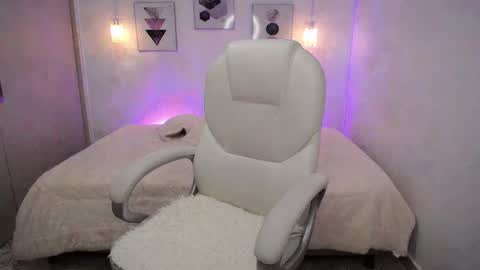 Snapshot of amarantha_ross chatting on 11.13.25 Amarantha online show from 11.13.25