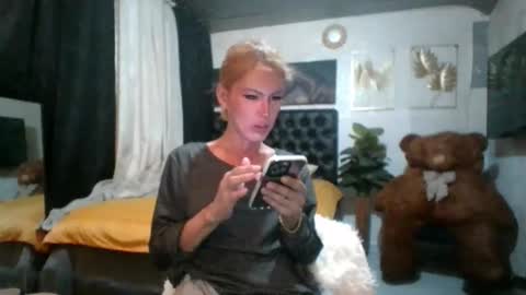 Snapshot of amazingbombshellx chatting on 10.19.25 kendra online show from 10.19.25