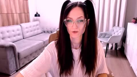 Snapshot of amazingeyes89 chatting on 10.20.25 Izza online show from 10.20.25