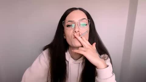 Snapshot of amazingeyes89 chatting on 11.12.25 Izza online show from 11.12.25