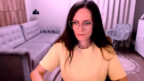 Snapshot of amazingeyes89 chatting on 12.16.25 Izza online show from 12.16.25