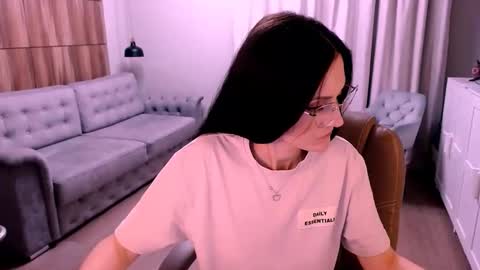 Snapshot of amazingeyes89 chatting on 03.25.26 Izza online show from 03.25.26