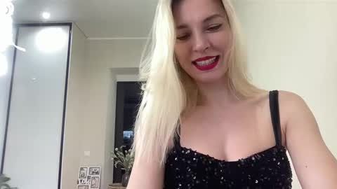 Snapshot of amazingkelly chatting on 12.08.24 Kelly online show from 12.08.24