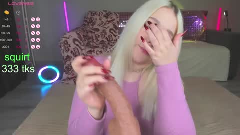 Snapshot of amazongirls chatting on 12.12.24 Im Mandy and I love to play in public and do crazy in PVT online show from 12.12.24