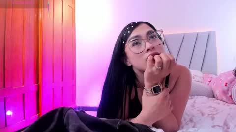 Sara  online show from 10.25.25