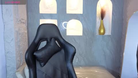 Snapshot of ambar72_b chatting on 11.13.25 LIVE 0730AM-0200PM online show from 11.13.25