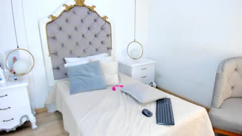 Snapshot of ambar_adamss chatting on 12.30.24 Sara online show from 12.30.24