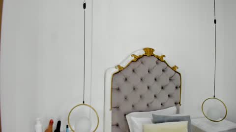 Snapshot of ambar_adamss chatting on 12.31.24 Sara online show from 12.31.24