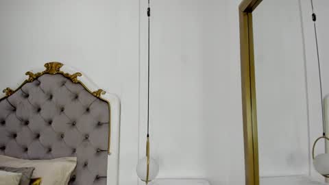 Snapshot of ambar_adamss chatting on 01.11.25 Sara online show from 01.11.25