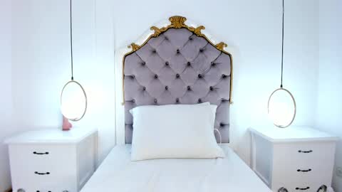 Snapshot of ambar_adamss chatting on 02.11.25 Sara online show from 02.11.25