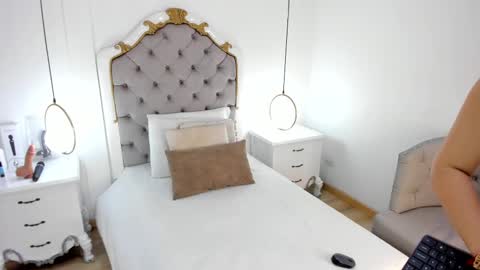 Snapshot of ambar_adamss chatting on 03.04.25 Sara online show from 03.04.25