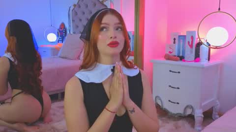 Snapshot of ambar_adamss chatting on 10.31.25 Sara online show from 10.31.25