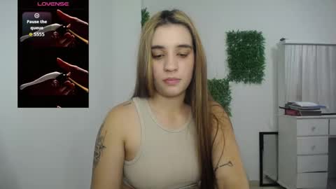 Snapshot of ambar_lynn chatting on 10.22.25 mbar online show from 10.22.25