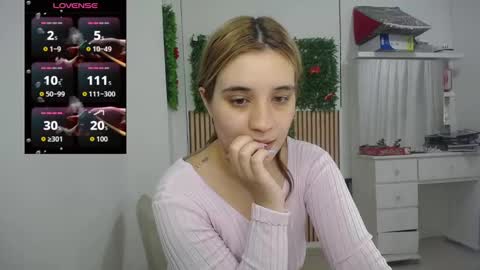 Snapshot of ambar_lynn chatting on 11.20.25 mbar online show from 11.20.25