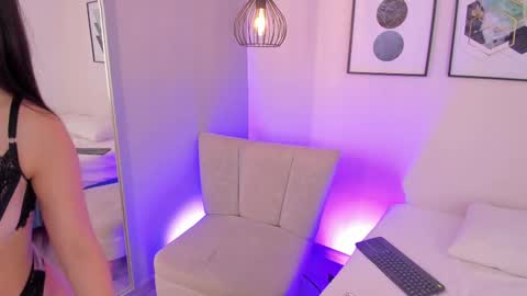 ambarevans_ online show from 09.14.25