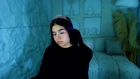 Snapshot of ambarina_r chatting on 11.15.25 Ambarina online show from 11.15.25