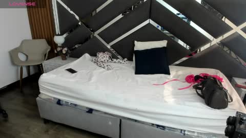 Ambar Ross online show from 04.04.26