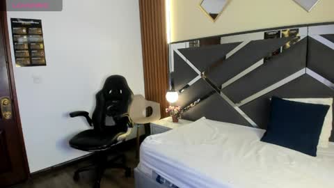 Ambar Ross online show from 04.10.26