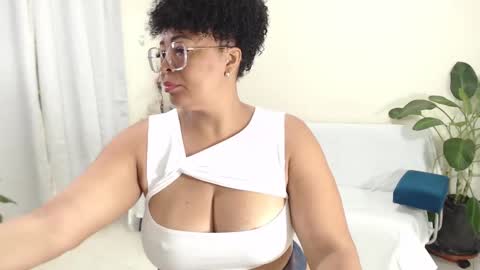 Snapshot of ambarsofhia chatting on 02.20.25 Amber Sofhia online show from 02.20.25