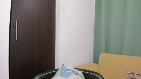 Snapshot of amber_lee20 chatting on 12.17.24 LUISA online show from 12.17.24