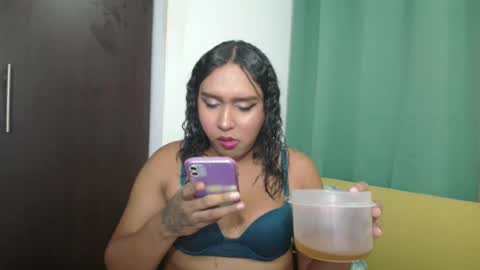 Snapshot of amber_lee20 chatting on 01.09.25 LUISA online show from 01.09.25