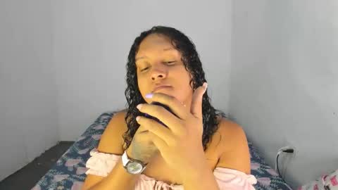 Snapshot of amber_lee20 chatting on 10.05.25 LUISA online show from 10.05.25