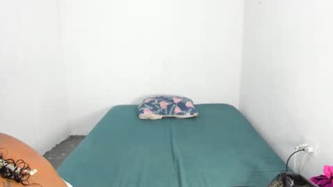 Snapshot of amber_lee20 chatting on 11.05.25 LUISA online show from 11.05.25