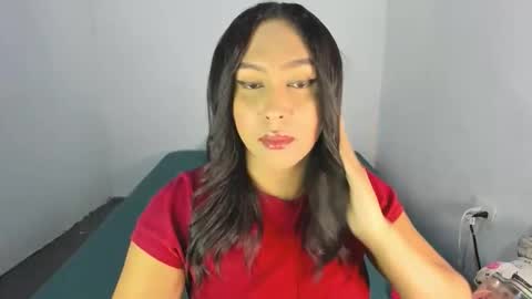 Snapshot of amber_lee20 chatting on 11.21.25 LUISA online show from 11.21.25