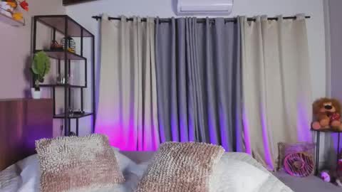 Snapshot of amber_maxwell chatting on 09.11.25 Amber online show from 09.11.25