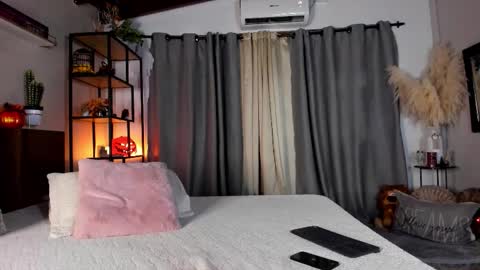 Snapshot of amber_maxwell chatting on 10.29.25 Amber online show from 10.29.25