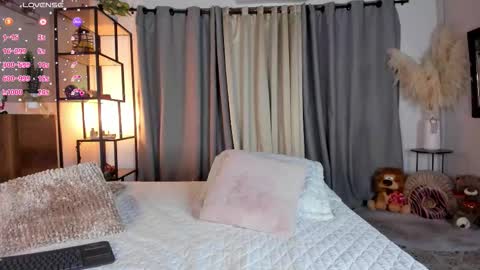 Snapshot of amber_maxwell chatting on 11.13.25 Amber online show from 11.13.25