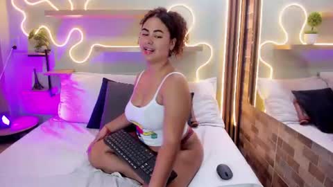 Snapshot of amber_milers chatting on 06.17.26 A M B E R online show from 06.17.26