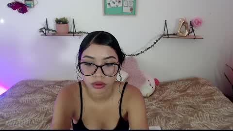 Snapshot of amberjeong chatting on 01.04.25 Amber Jeong online show from 01.04.25