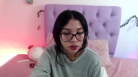 Snapshot of amberjeong chatting on 01.25.25 Amber Jeong online show from 01.25.25