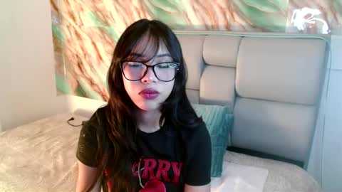 Snapshot of amberjeong chatting on 03.01.25 Amber Jeong online show from 03.01.25