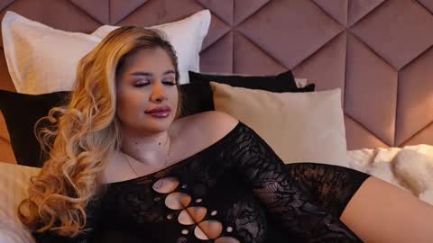 Amberseyes online show from 02.11.25