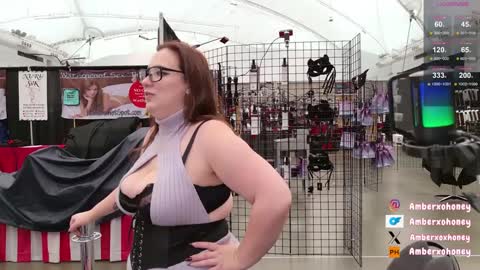 Snapshot of amberxoxhoney chatting on 02.01.25 Amber Honey online show from 02.01.25