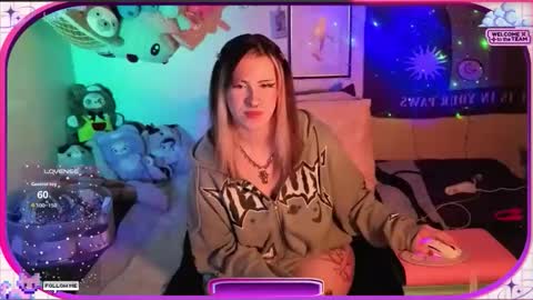 Snapshot of ambrosiakitty chatting on 05.14.26 Ambrosia online show from 05.14.26
