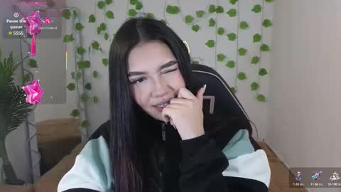 Snapshot of ameelia_tay chatting on 09.11.25 AMELIA online show from 09.11.25