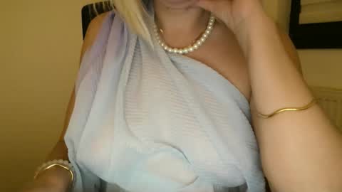 Beatrice online show from 11.23.25