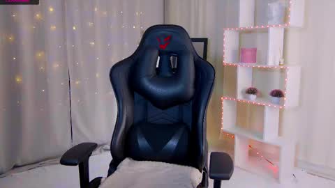 Anna online show from 01.24.25