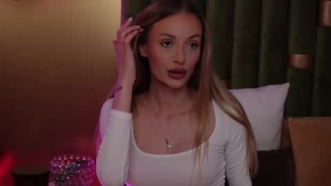 Amelia online show from 04.10.26